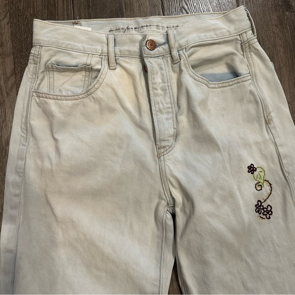 American Eagle Women's Size 2 Light Blue Denim Jeans Wide Leg Crop Embroidered - Picture 2 of 10